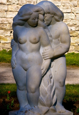Adam and Eve, sculpture by Ellen Kolk (1970).  Photo credit: Creative Commons by Tony Bowden 